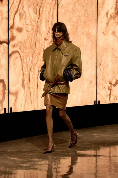 Look 27